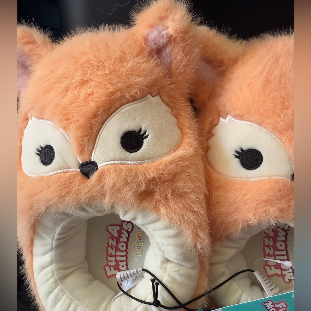 NWT! Fuzzamallows Squishmallows Plush Fuzzy Cozy House Slip on Fox Slippers.